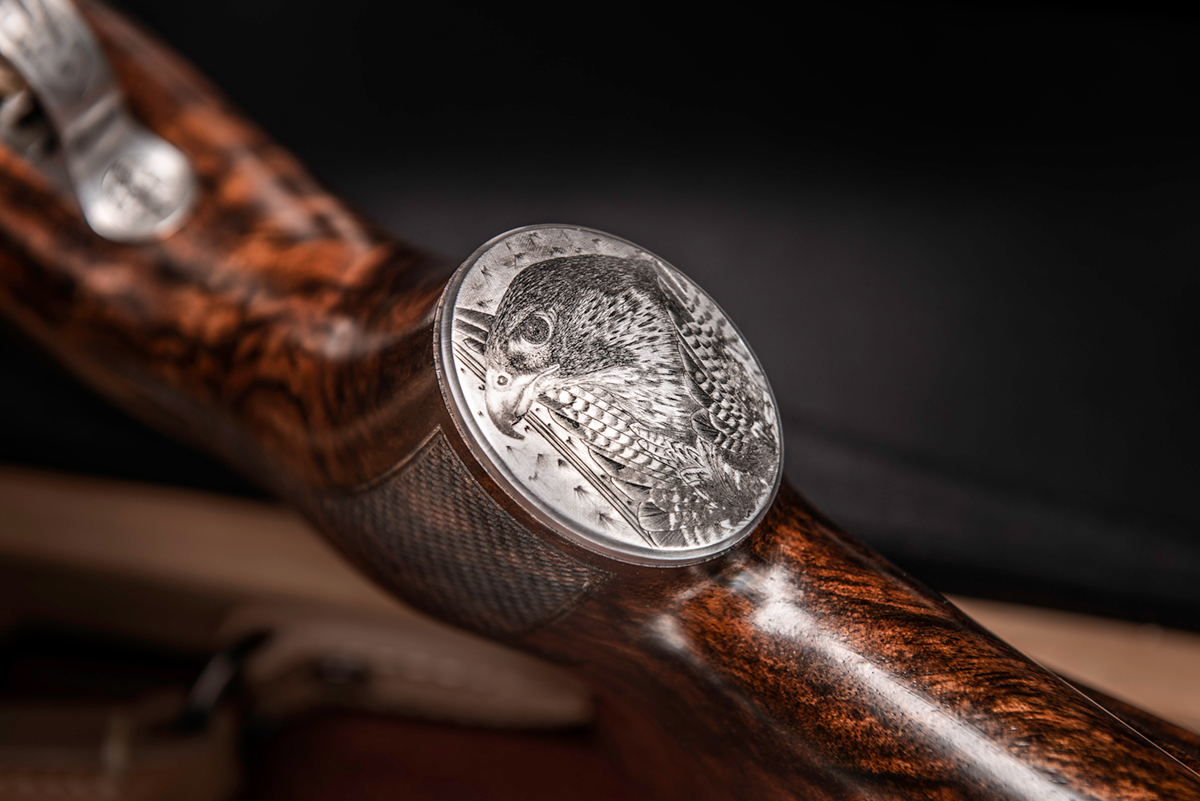 As early as 2008, the gunsmith sensed a captivating and inspiring tale to be told about this unique form of hunting, focusing particularly on the majestic falcon and its adept utilization of all its attributes to become an optimal hunter. They began sketching a concept around this idea. However, the initial research left the team astonished at the multitude of falcon variants worldwide.In their quest to identify the right species and pay due respect to the project, they journeyed several times to the Middle East. They paid numerous visits to esteemed institutions such as the Abu Dhabi Falconers Club, Emirates Falconers Club, and Abu Dhabi Falcon Hospital to meticulously select the original falcons from the region for the upcoming design endeavors.